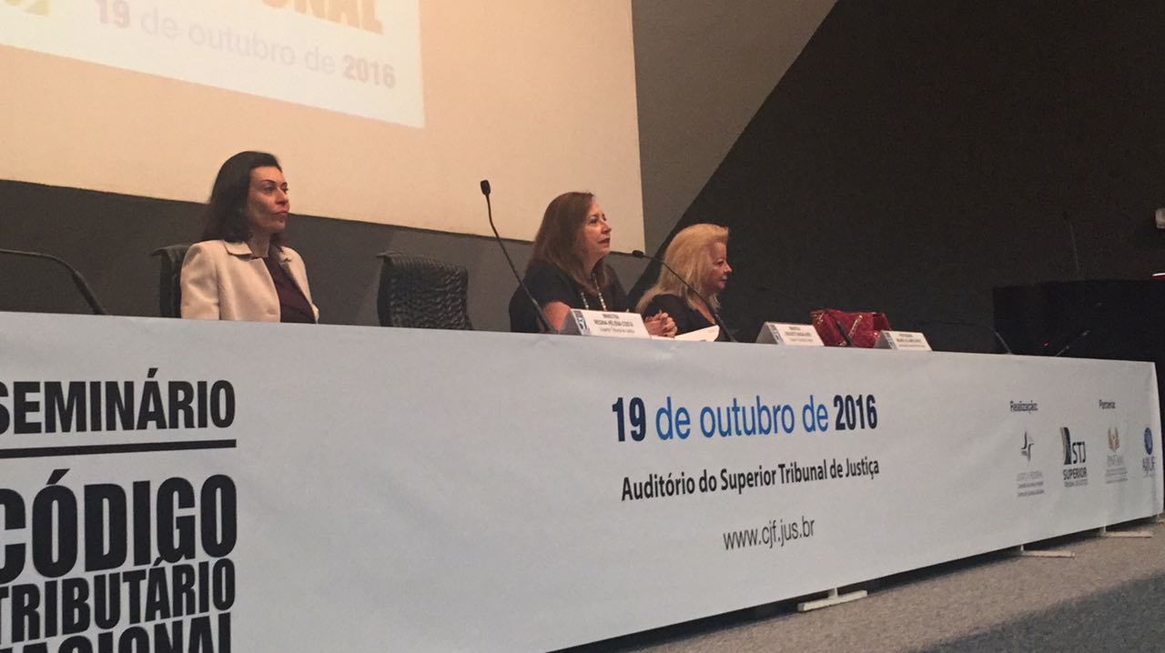 Sacha Calmon e Misabel Derzi participam de seminário no STJ